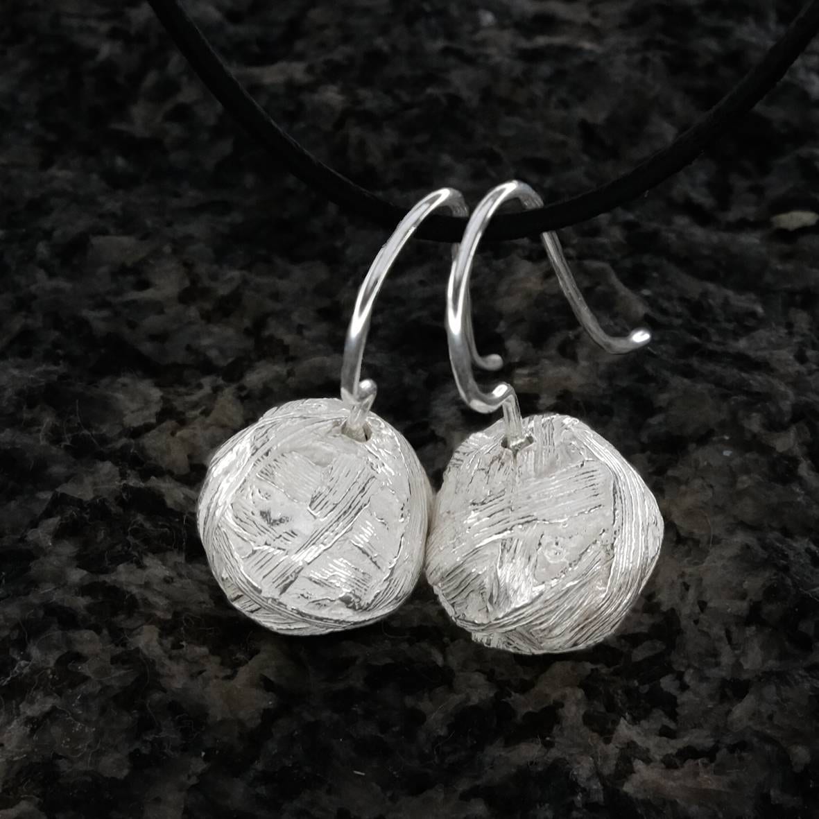 Graskugel Ohrpendeleure Silber