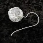Graskugel Ohrpendeleure Silber liegend