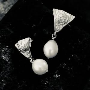 ohrpendeleure silberornament suesswasserperle